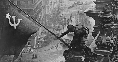 На 30 април 1945 г. след поредните успешни битки за Берлин, започнали на 16 април 1945 г от 1-ви Белоруски фронт под командването на маршал Георгий Жуков